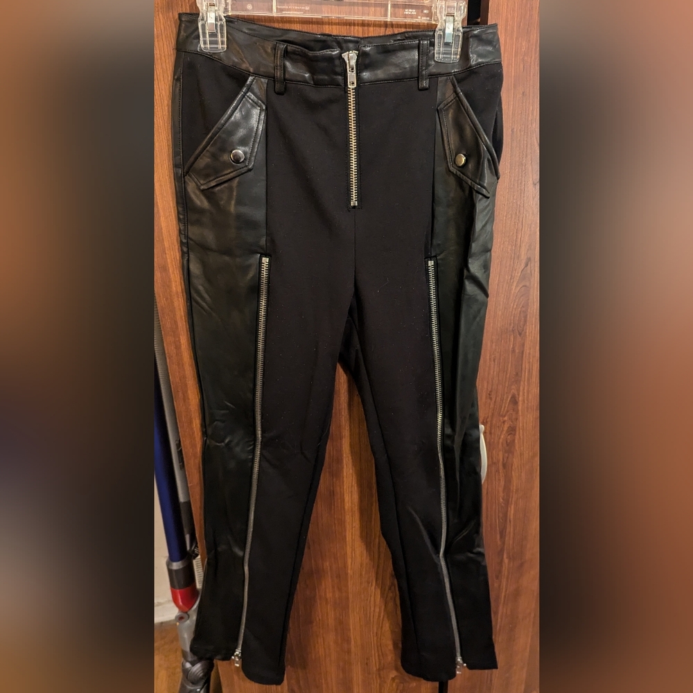 Steve Madden Faux Leather Zipper Pants (Size M)